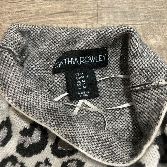 CYNTHIA ROWLEY Gray Cheetah Sweater. - Picture 2 of 2